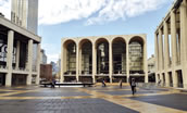 Die New Yorker Metropolitan Opera. Foto: Enric Domas/Unsplash