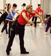 Ballettmeisterin Laura Graham beim Staging, „Artifact Suite“ von William Forsythe. 
Foto: Ian Whalen Photography